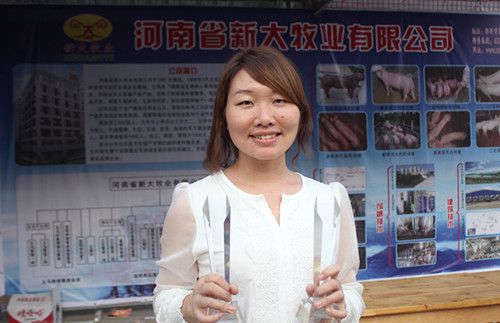 牧业有限公司种猪荣获大约克组第一名和长白组